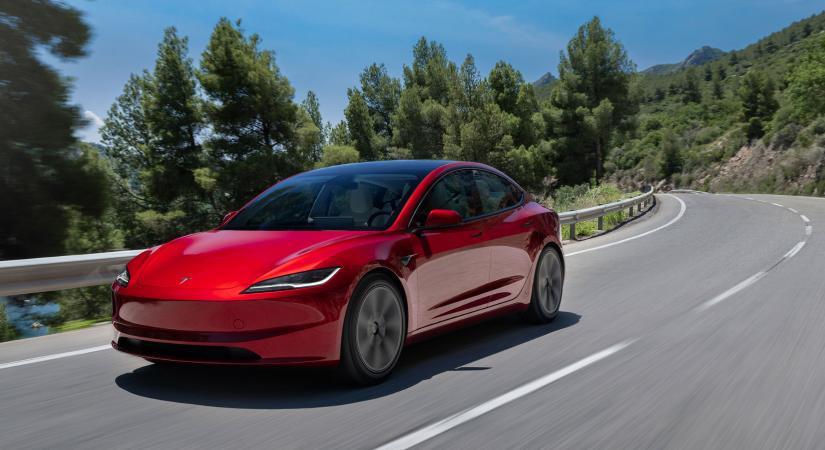 Sosem volt ekkora hatótávja a Tesla Model 3-nak, mint most