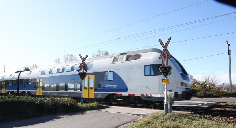 Tragédia Gödön: elgázolt egy embert a vonat