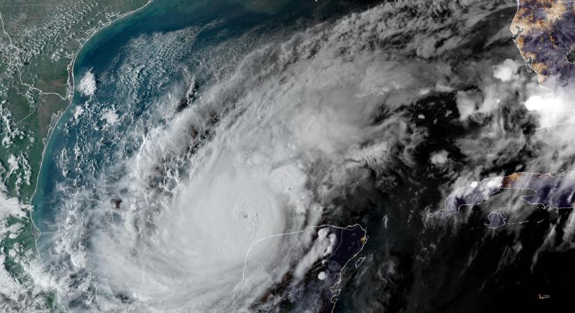 „Ez egyszerűen borzalmas” – A pokoli erejű Milton hurrikán még a sokat látott meteorológust is sokkolta: videón a nem mindennapi reakciója