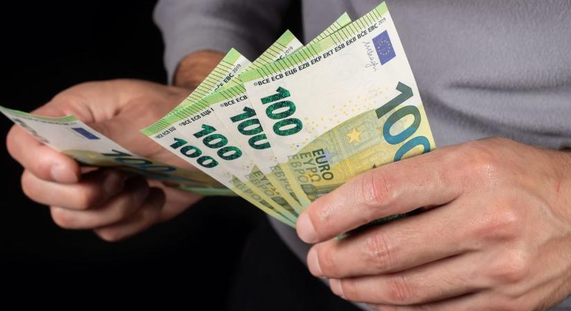 Több százezer forint értékben, gyenge minőségű hamis pénzzel akart vásárolni, azonnal lebukott