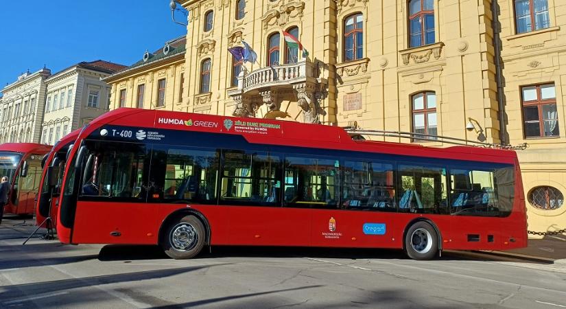 Négy önjáró trolibuszt adtak át Szegeden