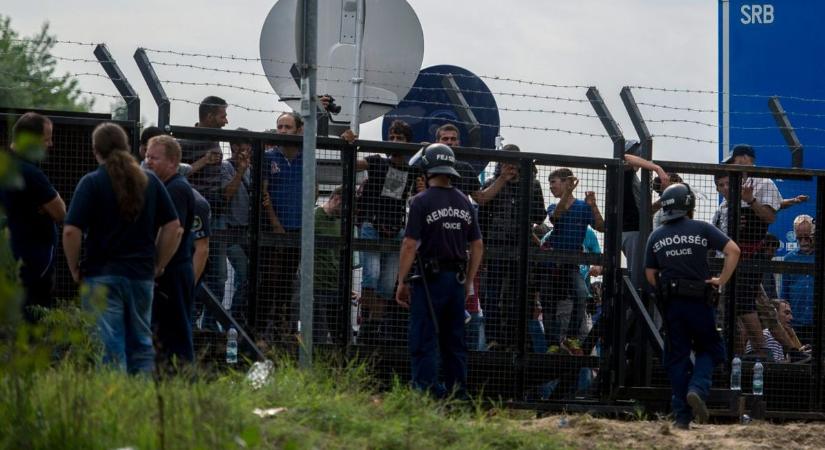 A brit politikatudósnak tetszik a migránsok Brüsszelbe buszoztatása Magyarország határairól