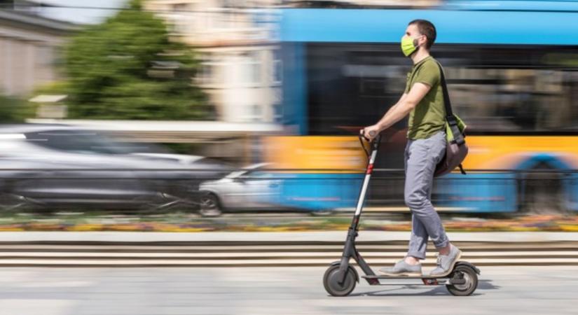 Készül az új KRESZ, a rolleresek, a bringások és a motorosok is készülhetnek a szigorításra