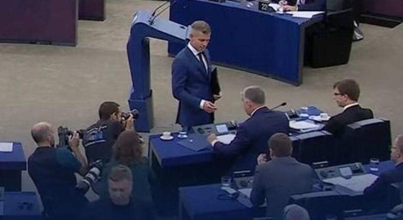 Magyar Péter elérte élete célját: kezet fogott vele Orbán Viktor (VIDEÓ)