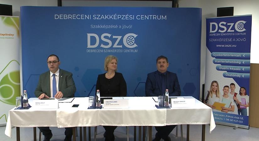 A Debreceni Szakképzési Centrum diákjai mostantól a pénzügyi kultúráról is tanulhatnak