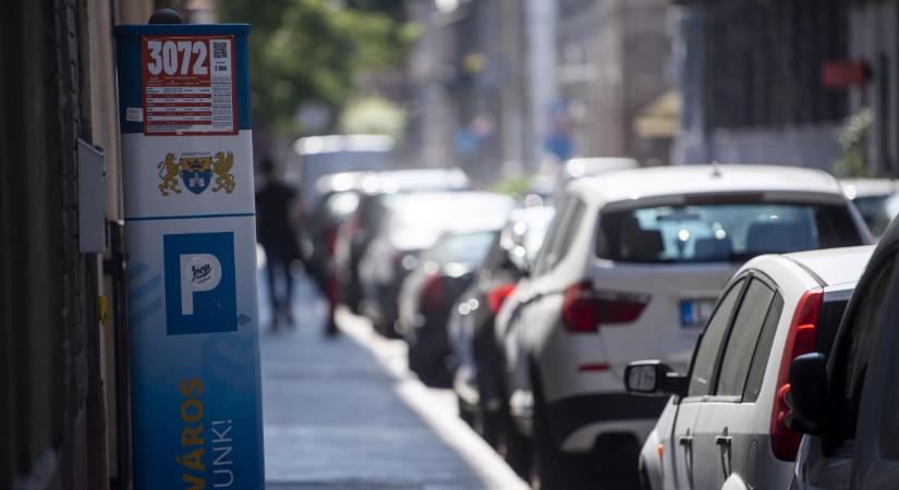 A civilek ellenzik az ingyenes parkolást Budapesten