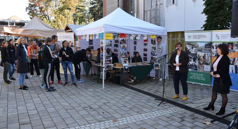 Bonyhádon már megállt, most Szekszárdra tart a Pályaválasztási Roadshow