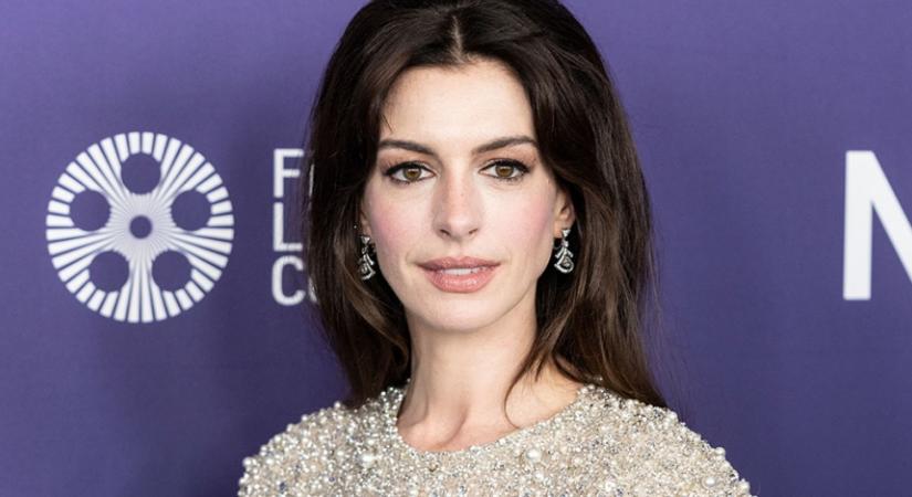 Anne Hathaway megmutatta „midimalista” előszobáját: a lakberendezők imádják!