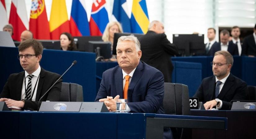 Bohóckodás, taps, füttyögés – Ezt írják az olasz lapok Orbán EP-s felszólalásáról és a vitáról