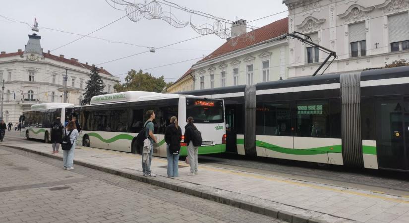 Ezért állnak a villamosok a belvárosban