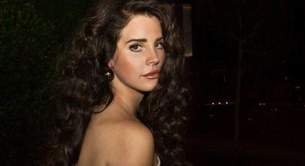 Ezért szeretett bele Lana Del Rey a férjébe