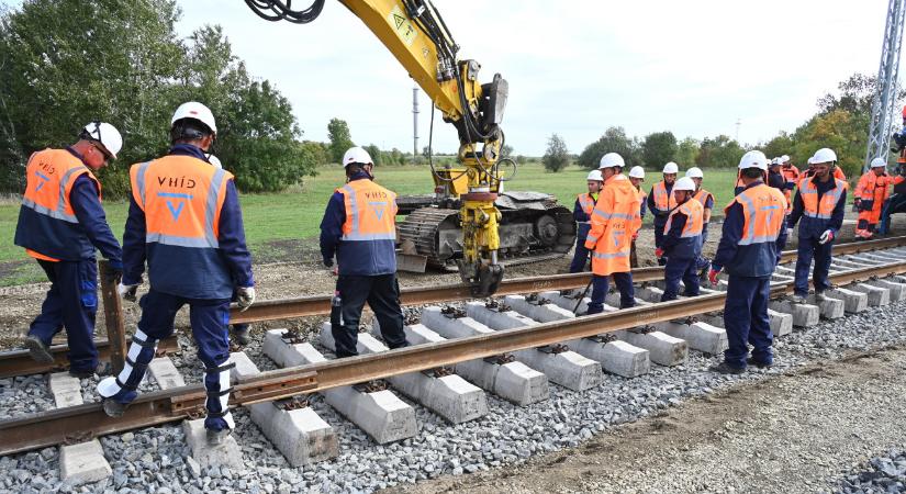 Lezárult egy fontos fejezet a Budapest-Belgrád vasútvonal hazai építkezésében - képek