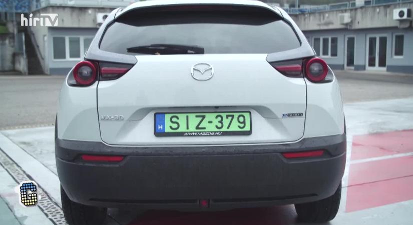Garázs: Leteszteltük a zöld rendszámos Mazda MX-30