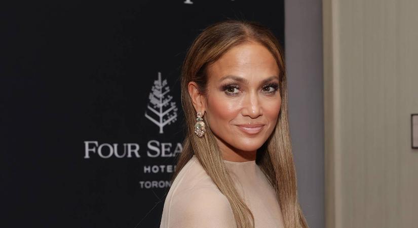 Jennifer Lopez apró bikiniben pózolva tálalt ki a válásáról