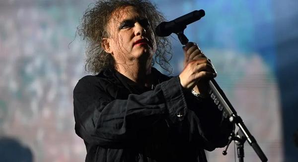 Szívszorító új dallal jelentkezett a The Cure: 'A Fragile Thing'