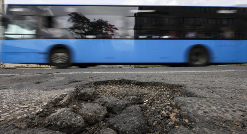 Itt a káosz: teljesen elesett a főváros egy szakasza