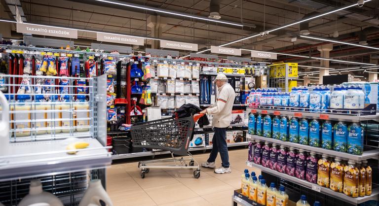 Bejelentette a kormány, azonnali változások jönnek a boltoknál