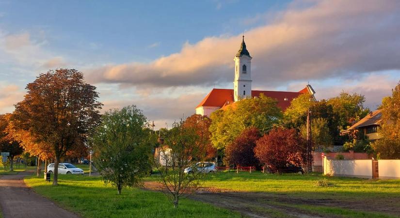 Vác ősszel – A Duna-parti város, ahol minden sarkon történelmi kincsek várnak