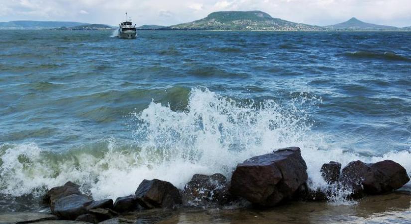 Olyan nagy szél jön, hogy kibillenti a Balaton vízszintjét! Figyelmeztetést adtak ki a meteorológusok