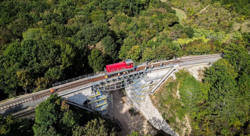 Újra Győrtől Veszprémig visz a vasút