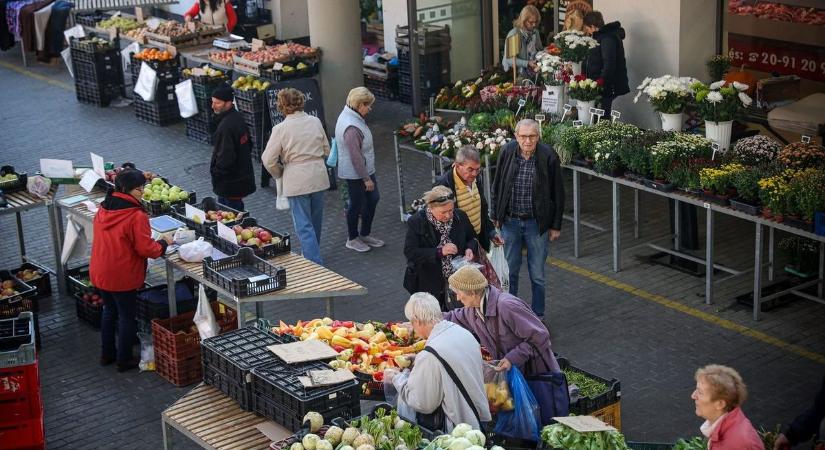 Sütőtök, dió, árvácskák – őszi kínálat a szekszárdi piacon