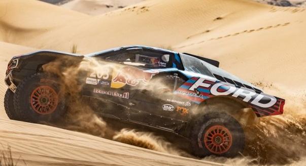 Sainz és a Ford is szakaszt nyert, de Al-Attiyah vezet