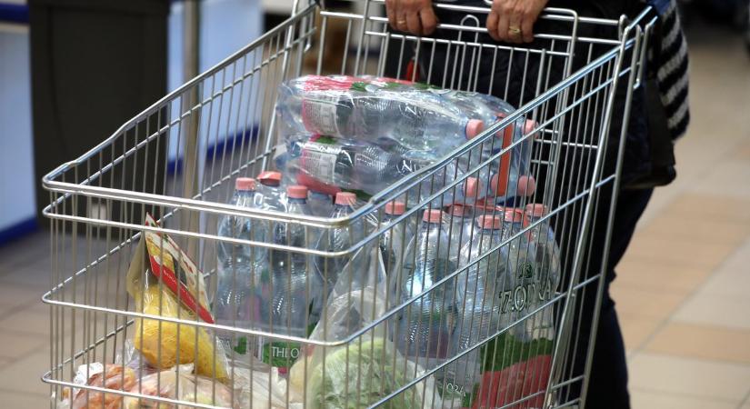 Tombolnak a Tesco vásárlói: komoly változtatás a bevásárlókocsikon