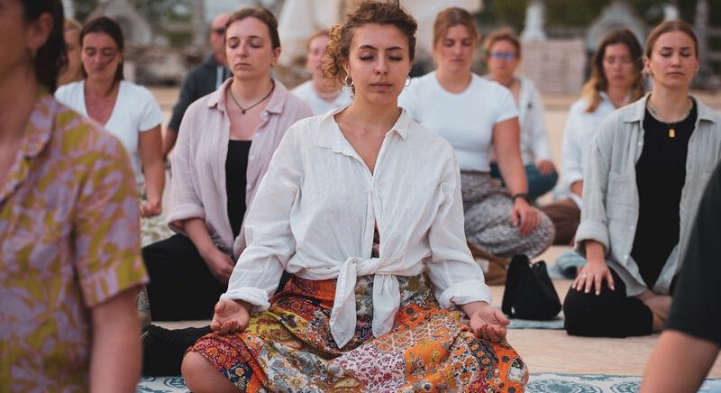 Mi az a Transzcendentális Meditáció, és miért jó gyakorolni?