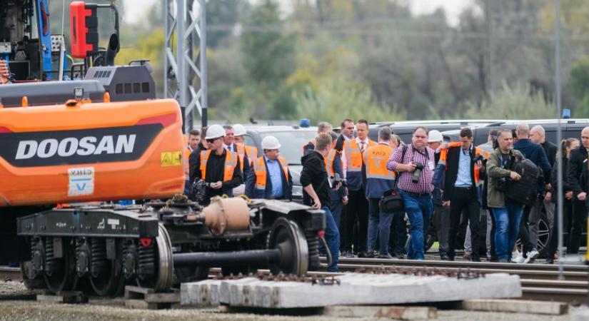 Rejtélyes kiskőrösi lezárás: tagad a TEK, hallgat a Mészáros-cég