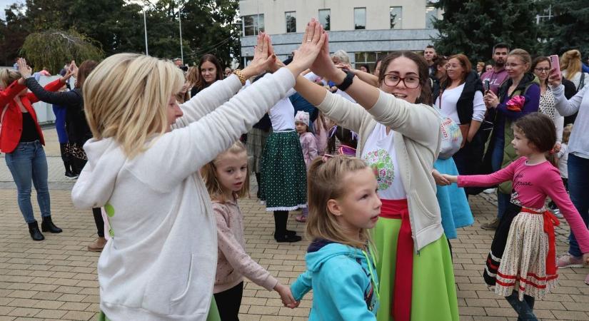 Népi játékok napja az Esztenással Miskolcon