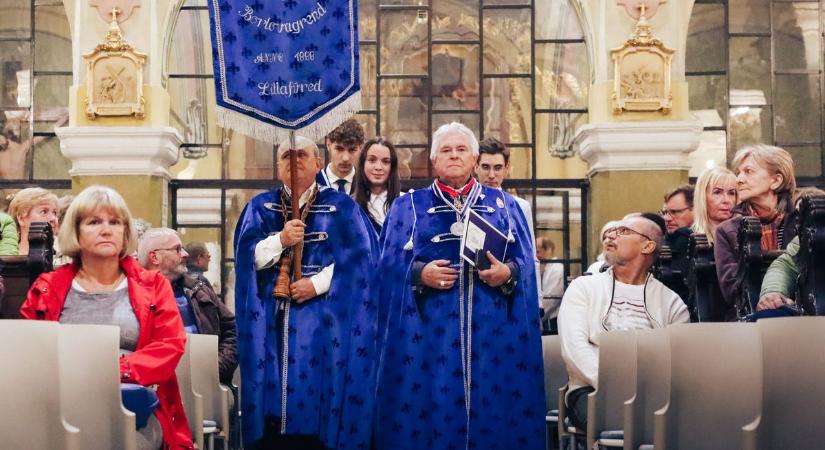 István Nádor Borlovagrend a Minorita templomban