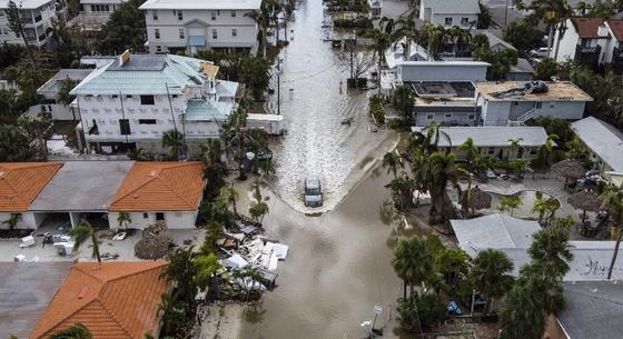 Videó: Drónfelvételről mutatják a Milton hurrikán pusztítását Floridában