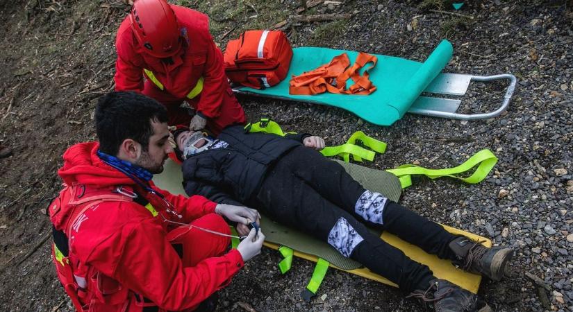 Nemzeti minősítő gyakorlaton kellett helytállniuk a hajdú-bihari önkéntes mentősöknek