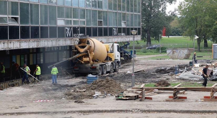 Még mindig nincs Rockwell, de az egyetem befogadta az after partikat