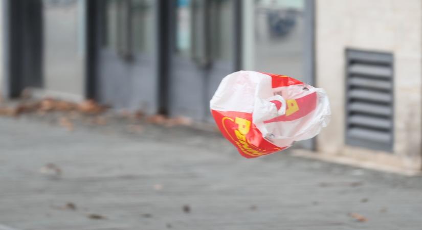 Hatalmas erővel rúgta be maga előtt az ajtót a hidegfront - 2019 óta nem fújtak ilyen viharos szelek Budapesten