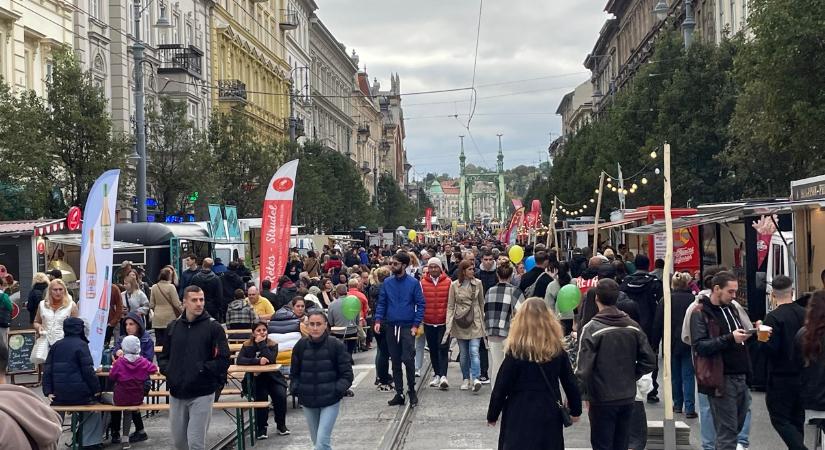 100. Food Truck Show a budapesti Vámház körúton