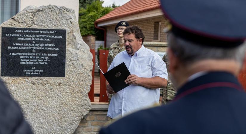 Konferenciát rendeztek a komáromi bombázások emlékére