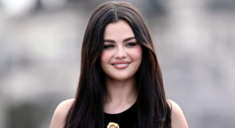 Selena Gomez ismét bebizonyította, hogy egy klasszikus fekete ruha is tud izgalmas lenni