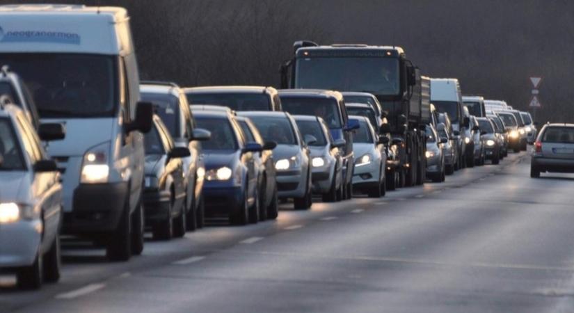 Baleset miatt nagy a torlódás az M3-ason Bagnál Miskolc felé