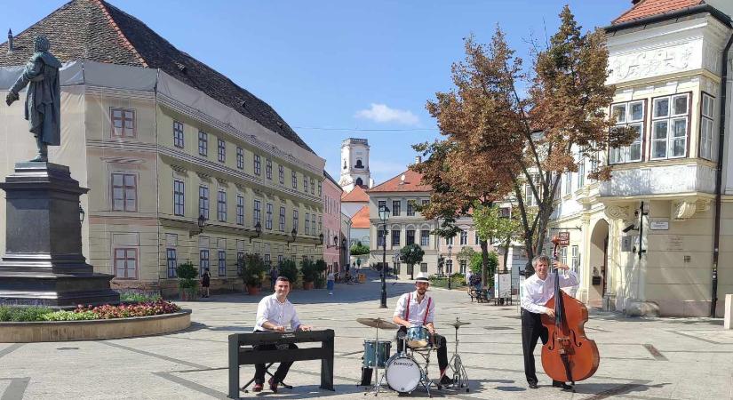 Boogie Woogie szólt Győr kedvelt helyszínein – klippremier vasárnap este!