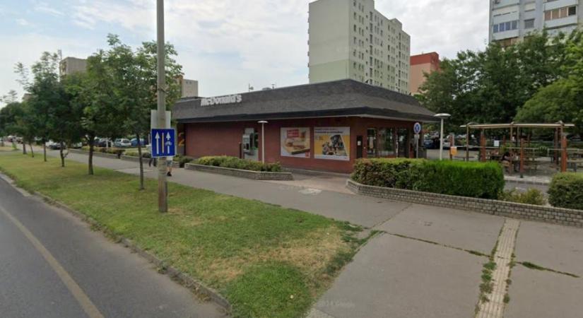 Kislányával ebédelő édesanya élesztette újra az idős férfit, aki összeesett a csepeli McDonald'sban