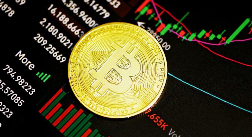 A Bitcoin és a többi altcoin is emelkedett, magával húzták a kriptós részvényeket