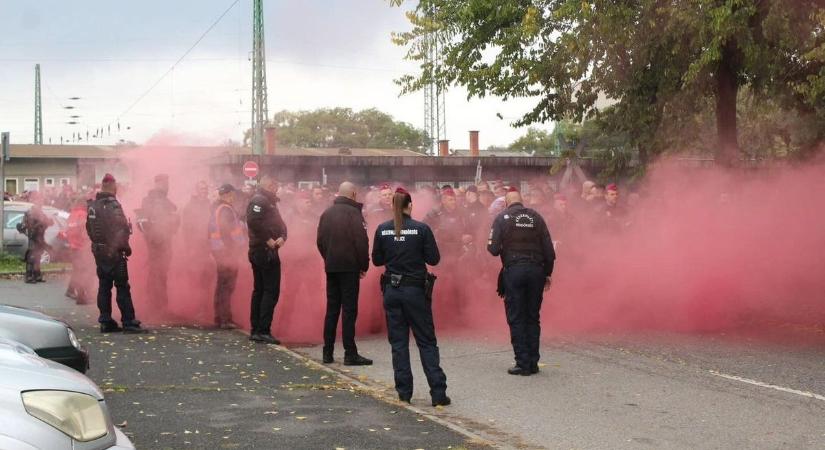 Egy évre kitiltották a nyíregyházi városi stadionból a „tüzeskedő” DVTK szurkolót