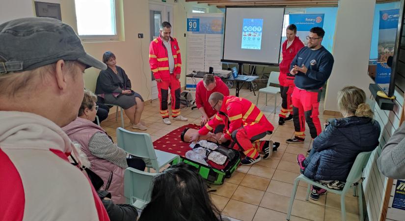 Az újraélesztést is bemutatták a vásárhelyi Rotary Club sztrók napján