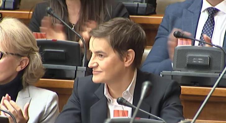 Brnabić: Az ellenzék erőszakos kormányváltást és Vučić megbuktatását akarja