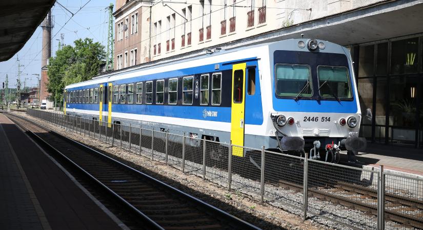 Pályafelújítások és menetrendi módosítások a győri vasútvonalon