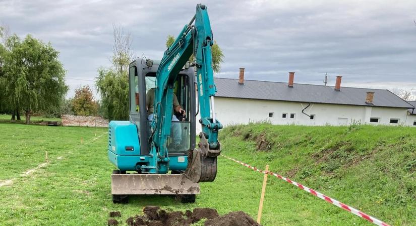 Teljesen megújul a kengyeli sportpálya