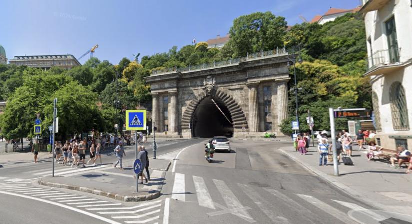 A Váralagút falának csapódott egy motoros