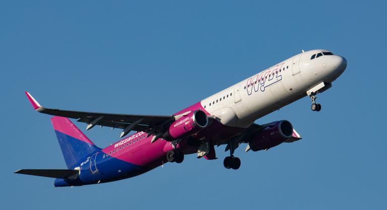 Több száz Wizz Air-utas rekedt Dubajban a budapesti reptéren kialakult káosz miatt