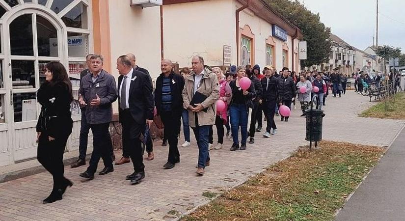 Séta az emlőrák megelőzéséért Fehérgyarmaton